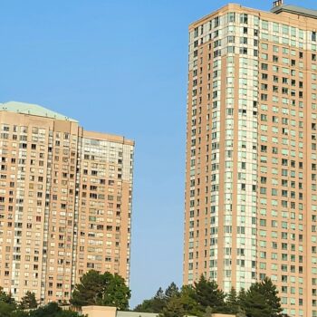 Top 5 Reasons Why Property Investors Need Professional Advice in Toronto